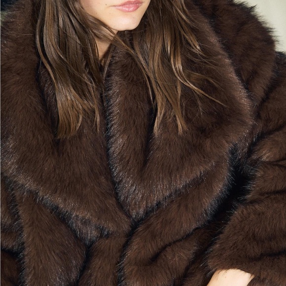 Stradivarius cropped faux fur jacket. Brown - Picture 5 of 7